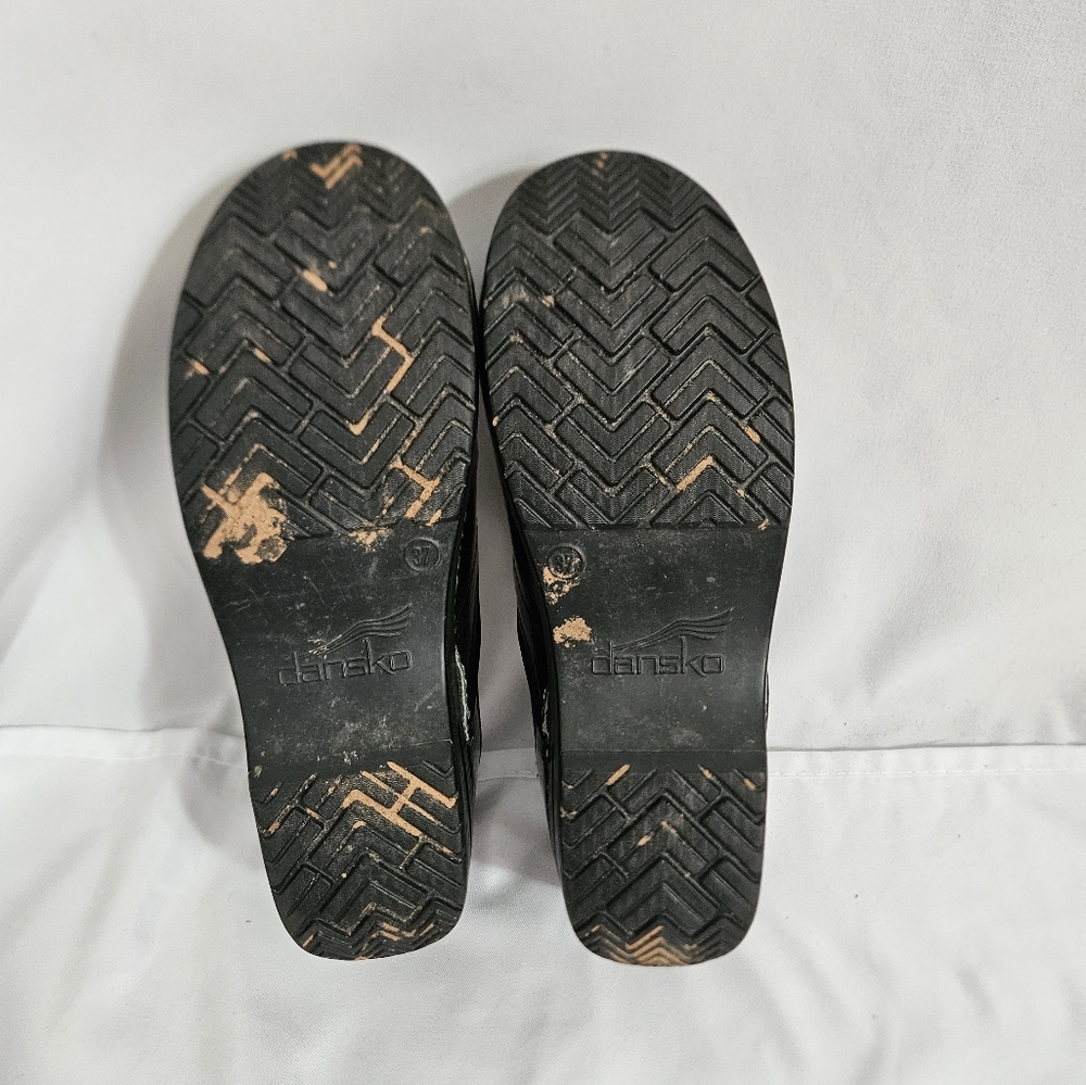 Dansko black crackled design clogs women's size 37 - Picture 6 of 11